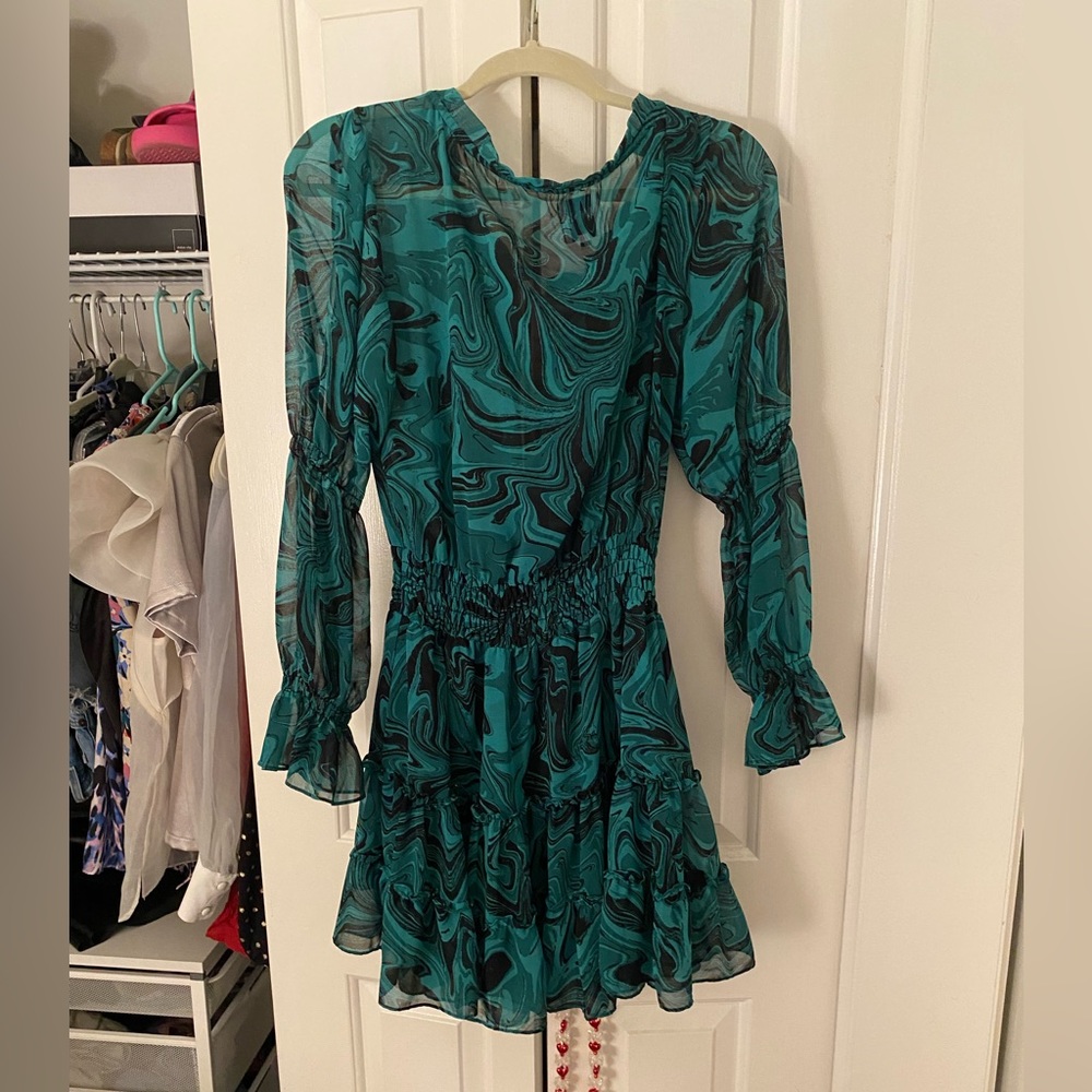 Long sleeve cinch waist keyhole misa dress